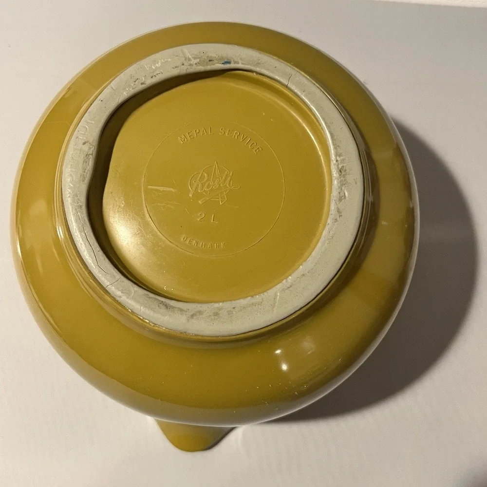 Vintage ROSTI Mepal Mixing Bowl In Yellow Gold Melamine 2 Liter DENMARK Spout
